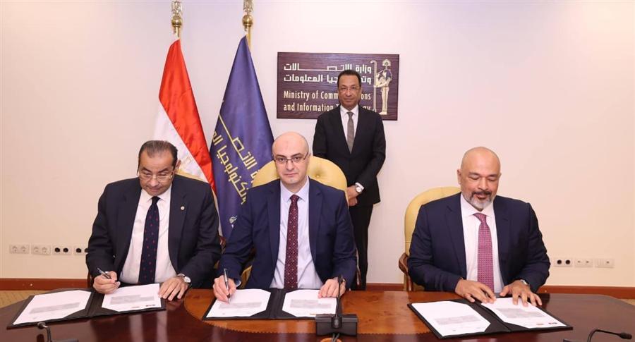 Egypt signs telecom agreements to boost mobile services, attract investment